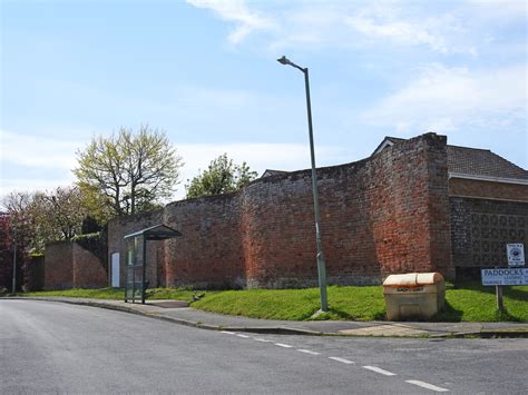 A Large Serpentine Wall Adrian S Pye Geograph Britain And Ireland