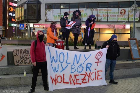 Strajk kobiet w Szczecinie Boże nasz Boże nasz Boże nasz i J