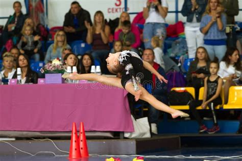 Odessa Ucr Nia De Setembro De Crian As Meninas Competem Na