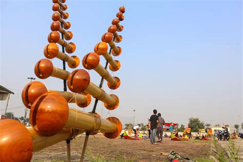 Gay cấn cuộc thi điều khiển sáo diều bay vượt câu liêm ở ngoại thành Hà Nội