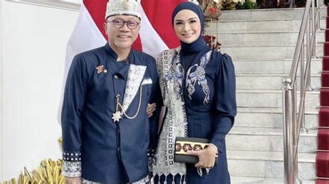 Hadiri Hut Ke Ri Di Istana Negara Zulhas Kenakan Baju Adat Lampung