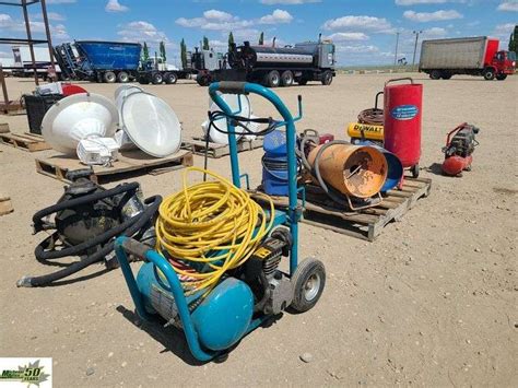 Makita Air Compressor Qty 1 Michener Allen Auctioneering Ltd