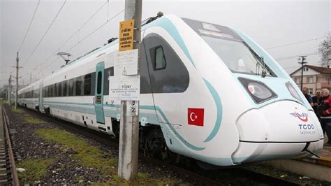 Lk Milli Elektrikli Tren Seti Yar N Stanbul Da Vatanda Larla Bulu Acak