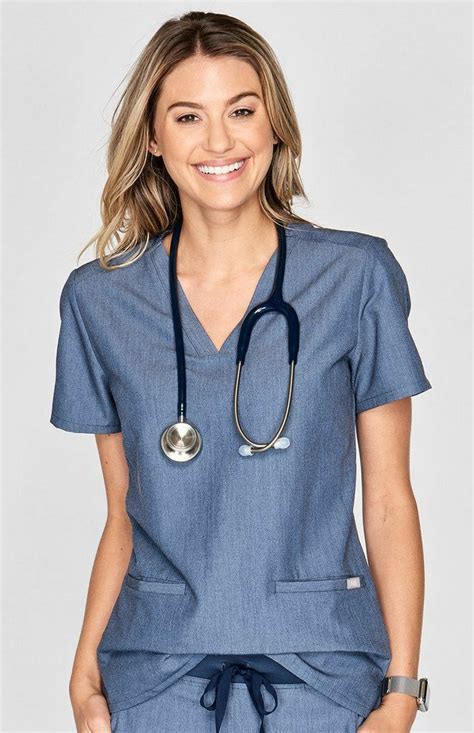 Pin By Kurdgang 💛💚 On Medical Outfit Scrubs Outfit Cute Nursing