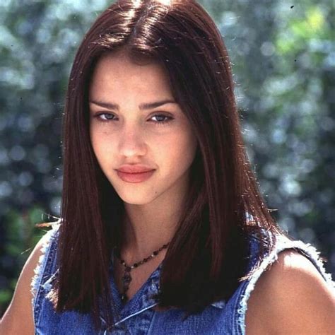 Jessica Alba 🎬 90s Hairstyle Hair Looks Jessica Alba