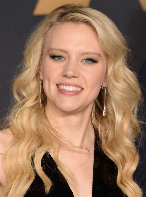 Kate Mckinnon Verizon Commercial Who Is Verizon Girl