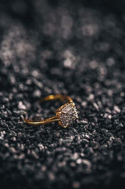 Premium Photo | Gold engagement ring