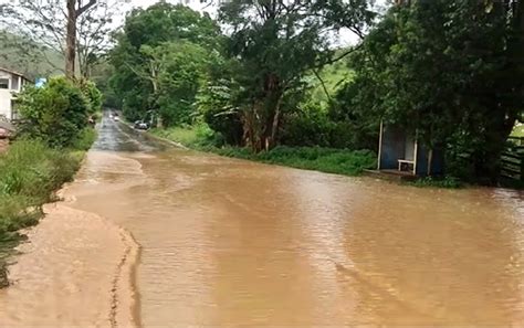 Tromba D Gua Inunda Br E Invade Casas No Bairro C Rrego Das Pedras