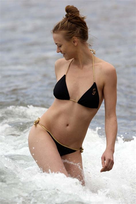 Yvonne Strahovski Exposing Her Sexy Body And Hot Ass In Bikini On Beach Porn Pictures Xxx