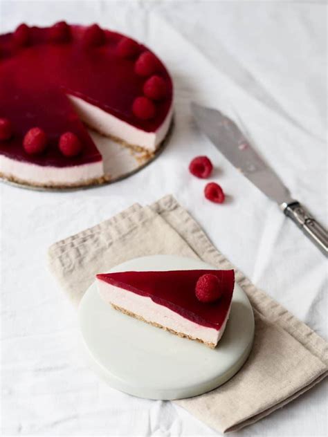 Hindbær cheesecake med klassisk kiksebund nem og lækker