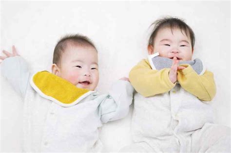 50 Nama Bayi Kembar Perempuan Yang Bagus BukaReview