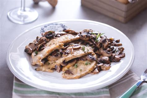 Veal Scalloppini With Mushrooms Italian Recipes By Giallozafferano