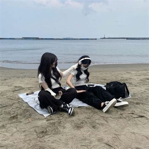 l a n a | Friend pictures, Best friend pictures, Friend photoshoot