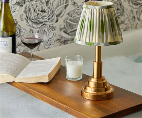 Article explaining why everyone is obsessed with pooky lighting today 4