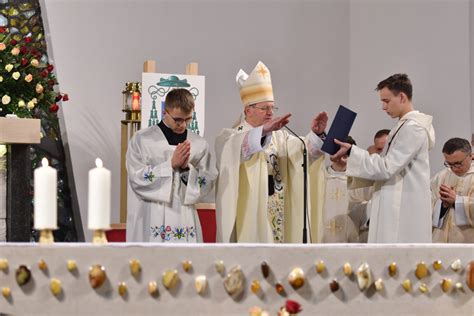 Konsekracja ołtarza i poświęcenie figury Matki Bożej we Władysławowie