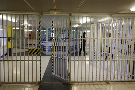 Essonne deux détenus de la prison de Fleury Mérogis s évadent lors d