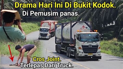 Drama Truck Menanjak Hari Ini Di Bukit Kodok Truk Terlepas Cros Joint