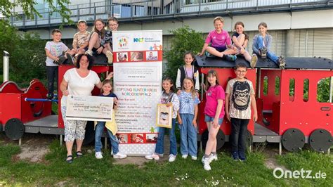 Waldthurner Kommunionkinder spenden 1000 Euro für Stiftung Bunter Kreis