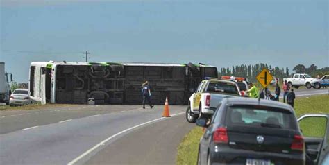 Vuelco En La Ruta El Chofer Del Micro Dijo Que Hubo Una Falla