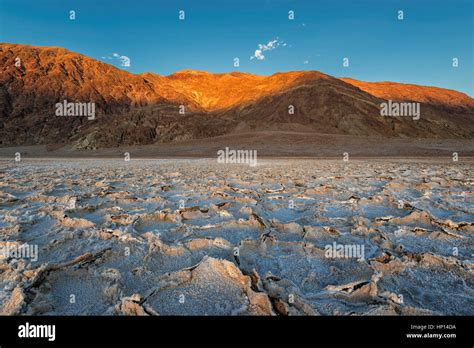 Parque nacional valle de la muerte cuenca de badwater fotografías e