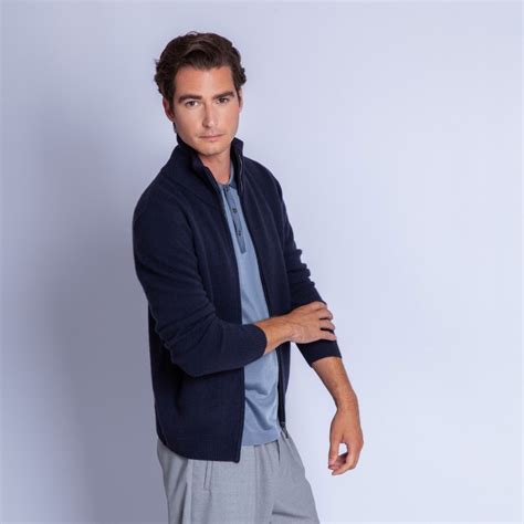 V Tements En Cachemire Pour Homme Maison Montagut Maison Montagut