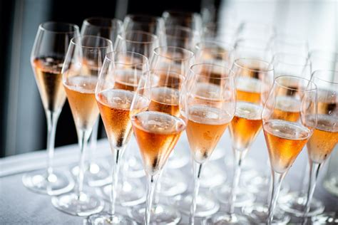 How to host the perfect corporate cocktail party in 2023 | EatFirst