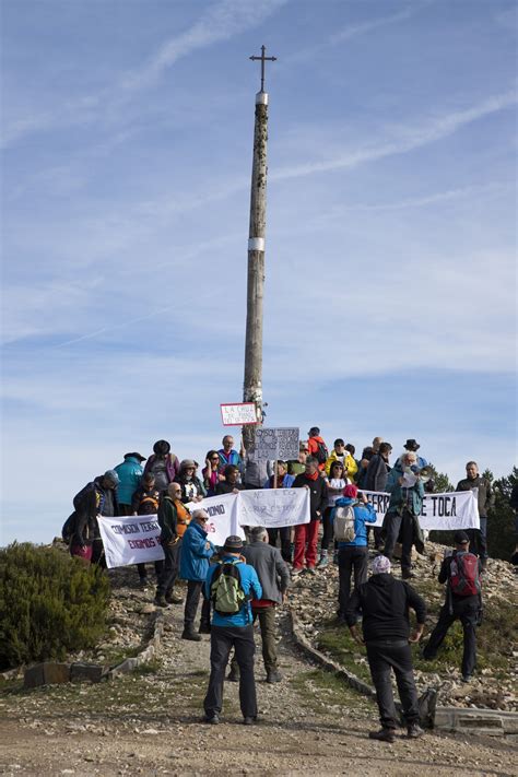 Concentración en la simbólica Cruz de Ferro del Camino de Santiago para