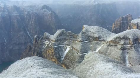 Snow-capped mountains present breathtaking views in central China - CGTN
