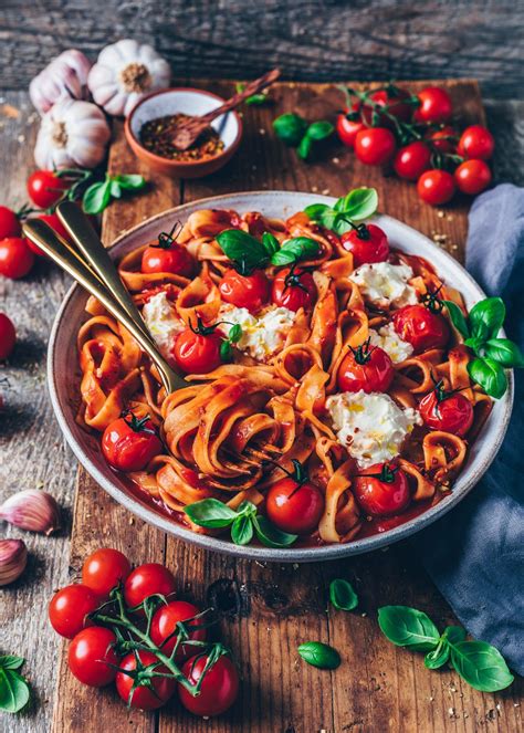 Creamy Tomato Pasta Al Pomodoro Vegan