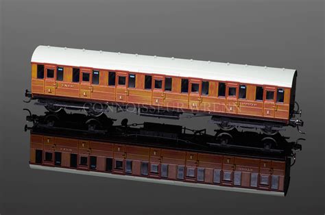 Hornby Model Railways Lner Gresley Suburban 1st Class Coach 32078