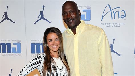 Michael Jordan, Yvette Prieto welcome twin girls - CBS News