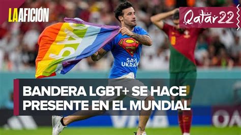 Espont Neo Con Bandera De Los Colores Lgbt Invade La Cancha En El