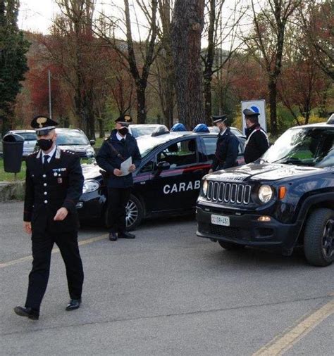 Rissa Fra Trenta Giovani In Centro Sfregiato Ventenne Un Arresto