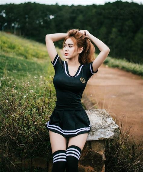 Nữ sinh Sài Gòn được mệnh danh hot girl vòng eo Gương mặt trẻ