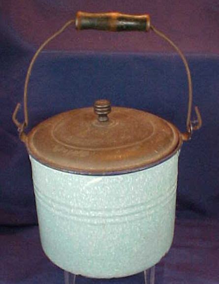 Blue White Graniteware Berry Bucket Tin Lid Walnut Manor Antique