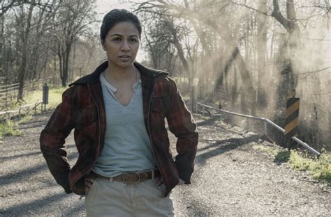 Fear Twd Star Karen David Announces Weekly Tea With Karen