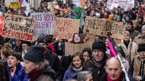 Oposición En Francia Presenta Mociones De Censura Contra Gobierno Por