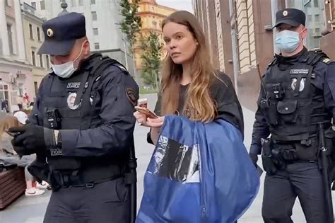 Cigizés miatt tartóztatták le a Pussy Riot egyik tagját Moszkvában Ugytudjuk hu