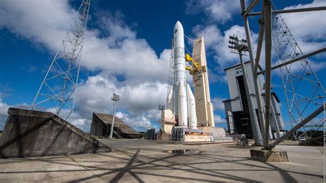 Ariane Le Lancement Inaugural De La Fus E Europ Enne Pr Vu Entre Le