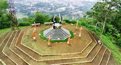 Pangdam III Siliwangi Resmikan Monumen Kujang Papasangan Di Gunung