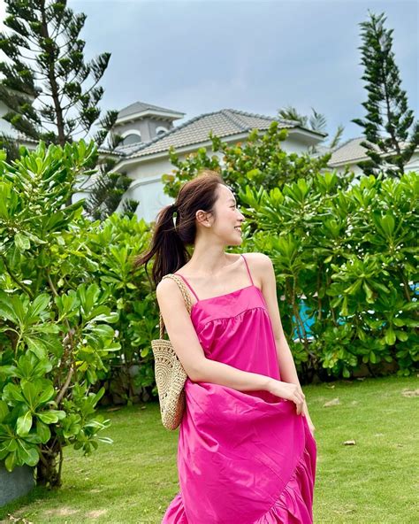 Hot girl thứ tiếng MC Khánh Vy Bố mẹ luôn kéo chân tôi xuống mặt đất Báo Dân trí