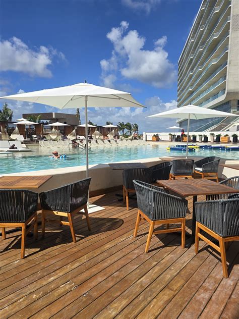 Hyatt Vivid Grand Island Cancun: Your Next All-Inclusive Getaway