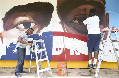 New mural memorializing George Floyd underway at The Breakfast Klub