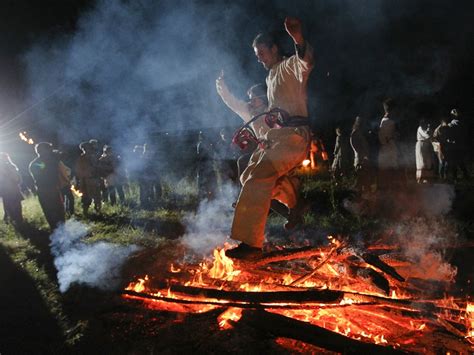 Summer Solstice 2010 Pictures: Fire Rites, Druids, More