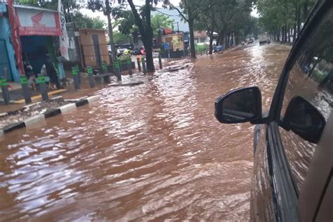 Haduh Jalan Menuju Stadion Pakansari Banjir Lagi Padahal Proyek Rp23