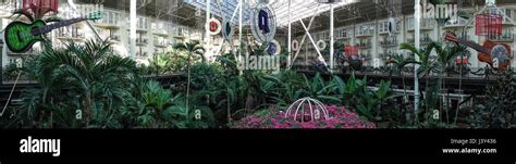 Cavernous Garden Conservatory at the Gaylord Opryland Resort, Nashville Stock Photo - Alamy