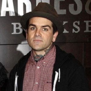 Dan Smith (Tattoo Artist) - Age, Family, Bio | Famous Birthdays