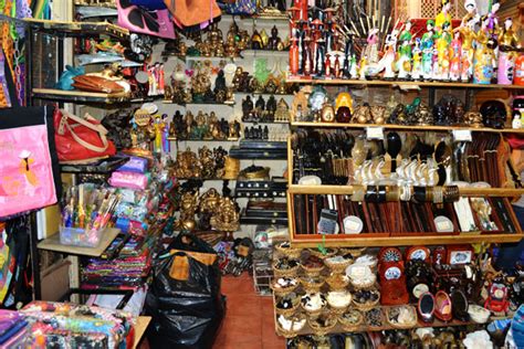 Ben Thanh Market Shopping & Price List | WW Travel Blog