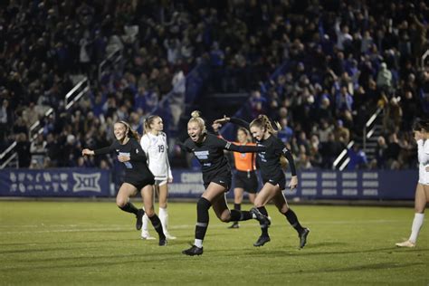 Huge Second Half By Mozingo Leads Byu Womens Soccer Into Elite Eight