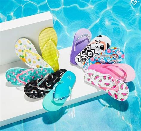 Top Siêu Phẩm Dép Đi Biển Hot Trend Nhất Không Thể Bỏ Qua